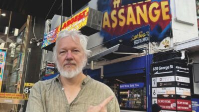 Copertina di Assange torna “social” dopo più di dieci anni