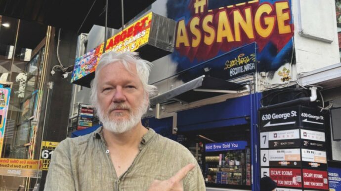 Assange torna “social” dopo più di dieci anni