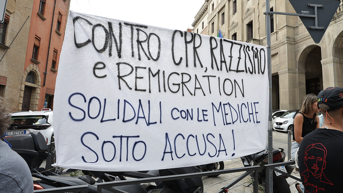 migranti perquisiti 23 medici per i certificati anti cpr un nuovo indagato l8217ordine non siamo ausiliari della sicurezza da Ilfattoquotidiano.it migranti perquisiti 23 medici per i certificati anti cpr un nuovo indagato l8217ordine non siamo ausiliari della sicurezza