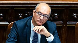 Copertina di Busta con proiettile e minacce al ministro Valditara