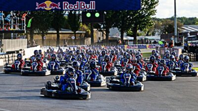 Copertina di Il video dell’impresa di Verstappen: parte 101° e vince la sfida sui kart superandone 63 al primo giro. “Mi ero preoccupato”