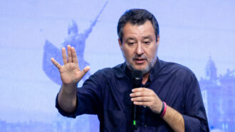 Copertina di Blocco diesel Euro 5 in Lombardia dal 1 ottobre, Salvini annuncia: “Nel prossimo cdm rinvieremo questo stop insensato”