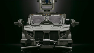 Copertina di Gli Usa schierano una nuova arma laser per abbattere i droni dei narcos al confine con il Messico: “Così li rendiamo inutilizzabili in modo permanente”