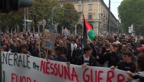 torino presidio antifascista contro vannacci al convegno del sindacato di polizia i manifestanti intonano bella ciao da Ilfattoquotidiano.it torino presidio antifascista contro vannacci al convegno del sindacato di polizia i manifestanti intonano bella ciao