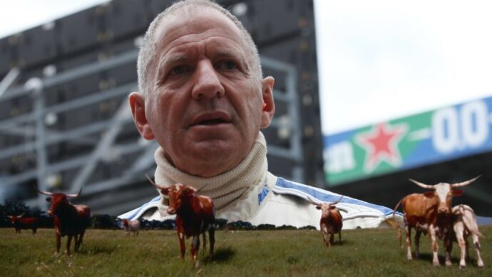L’ex campione di F1 Jody Scheckter riceve una multa da 1,5 milioni per i suoi bufali d’acqua. La tristezza del giudice: “Desiderava che l’azienda diventasse un modello”
