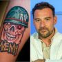Copertina di Giovanni Manna e il teschio in omaggio a Noyz Narcos: virali le foto del nuovo tatuaggio del ds del Napoli