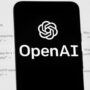 Copertina di Dati inventati, errori nascosti, file privati sul web: quando l’IA non rispetta le regole. “Vulnerabilità aumentate di 10 volte”