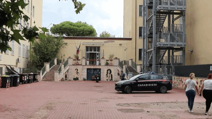 Prof accoltellata a scuola, i sindacati: “Aggressioni sempre più frequenti. Le dichiarazioni non bastano, servono interventi”