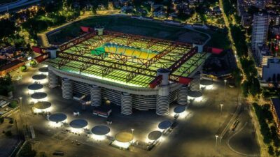 Copertina di Lo stadio San Siro compie 100 anni, la sua storia: “Il monumento iconico di Milano, dopo il Duomo e la Scala” | L’estratto