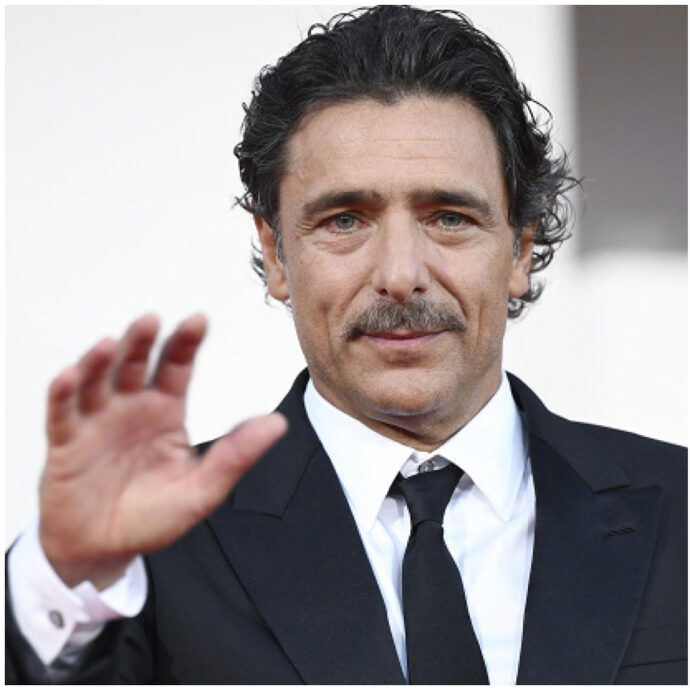 “A una cena ho salutato Madonna mentre la chiamavano sul palco. Una ciocca dei suoi capelli è rimasta impigliata nel gemello del mio smoking. Lei tirava: ‘devo andare’”: così Adriano Giannini