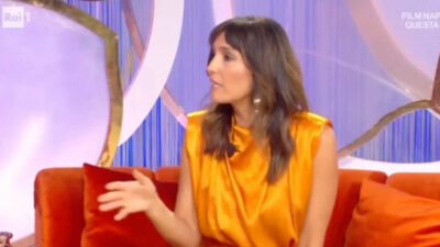 Copertina di “Aspettando questo Sanremo, intanto sappiamo che nel 2027 non pagheremo il bollo sulle auto piccole e medie e sulle moto…”: lo spiazzante annuncio di Caterina Balivo a La Volta Buona scatena le polemiche