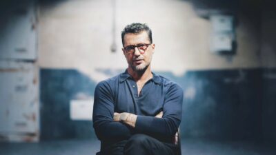 Copertina di Fabrizio Corona non si ferma all’alt dei carabinieri. Bloccato 700 metri dopo, è stato denunciato per guida senza patente e fuga pericolosa