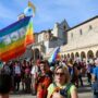 Copertina di Parte il Giro d’Italia anti-riarmo: la Lampada di Assisi in 149 città