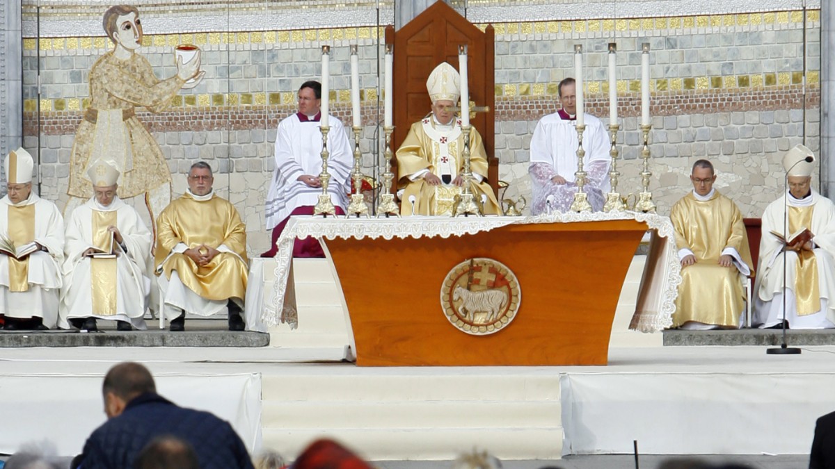 a lourdes si velano i mosaici di rupnik e i suoi abusi da anni il tribunale vaticano tace da Ilfattoquotidiano.it a lourdes si velano i mosaici di rupnik e i suoi abusi da anni il tribunale vaticano tace