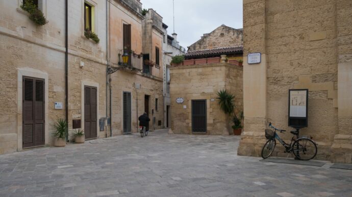 Turista spagnola di 19 anni denuncia di essere stata violentata per due volte in poche ore a Lecce