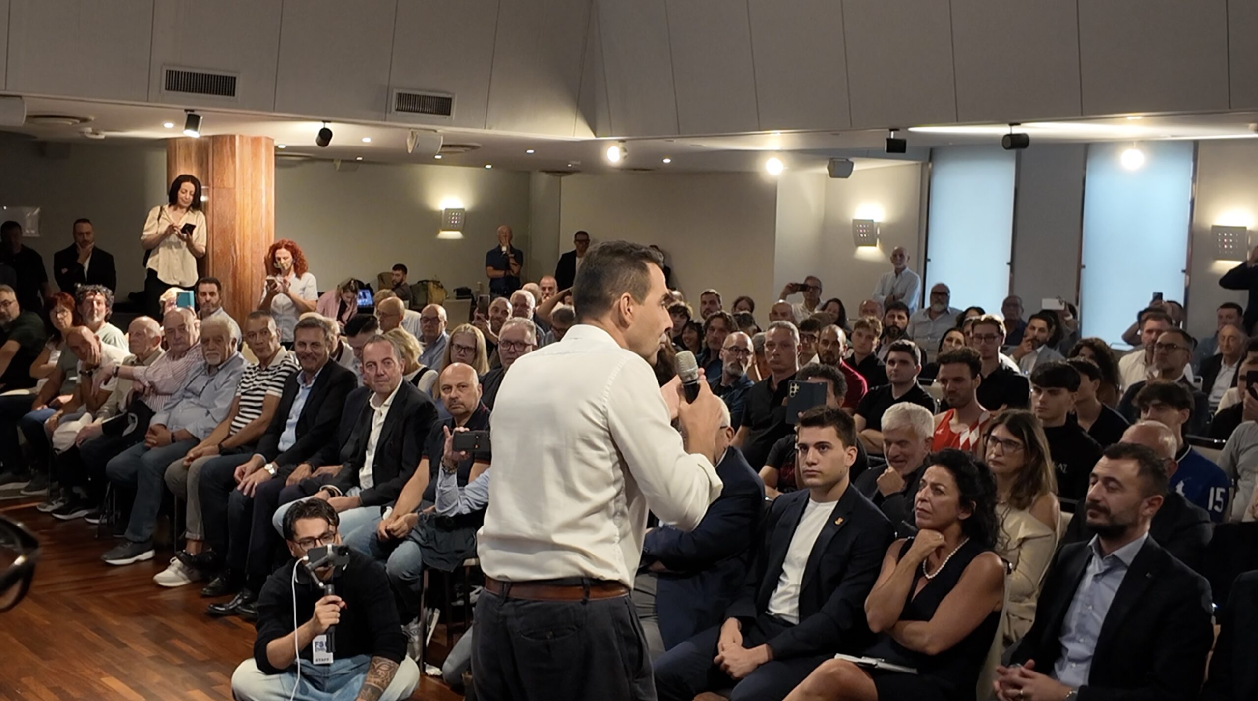 vannacci rilancia i rastrellamenti al convegno dei poliziotti ma il sindacato delle divise frena termine militare non si usa in citt224 da Ilfattoquotidiano.it vannacci rilancia i rastrellamenti al convegno dei poliziotti ma il sindacato delle divise frena termine militare non si usa in citt224