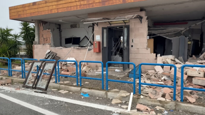 Telecamere spente e “marmotte” esplose: così le bande preparano i colpi nel triangolo criminale della Puglia