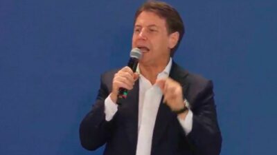 Copertina di M5s, Conte a Nova: “È emerso un mandato chiaro, no all’economia di guerra, no al riarmo”. La base compatta: "Basta alimentare i conflitti, i giovani vogliono altro" | il vox