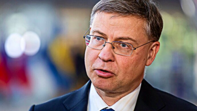 Bollo auto, Dombrovskis sull’uso dei fondi Pnrr: “C’è un certo margine per gestire la liquidità”