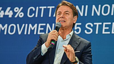 Copertina di M5s, Conte a Nova: “È emerso un mandato chiaro, no all’economia di guerra, no al riarmo”. La base compatta: "Basta alimentare i conflitti, i giovani vogliono altro" | il vox