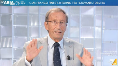 Copertina di Fini a La7: “Spero che Vannacci resti fuori dal centrodestra”. E sui suoi fan: “Li chiami ‘camerati’ e si infiammano subito”