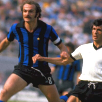 Copertina di Sandro Mazzola è morto a 83 anni: è stato l’emblema della Grande Inter. “Ha scritto la storia in maniera indelebile”