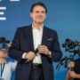 Copertina di Nova, il M5S è già alle primarie: “Il leader va scelto dalla gente”