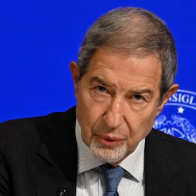 Copertina di Il ministro Musumeci scivola sulla “Spazzacorrotti”: 12 mila  per mancanza di  trasparenza del suo movimento