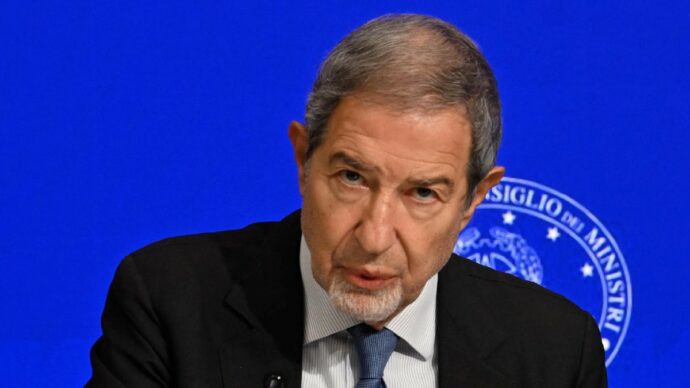 Il ministro Musumeci scivola sulla “Spazzacorrotti”: 12 mila  per mancanza di  trasparenza del suo movimento