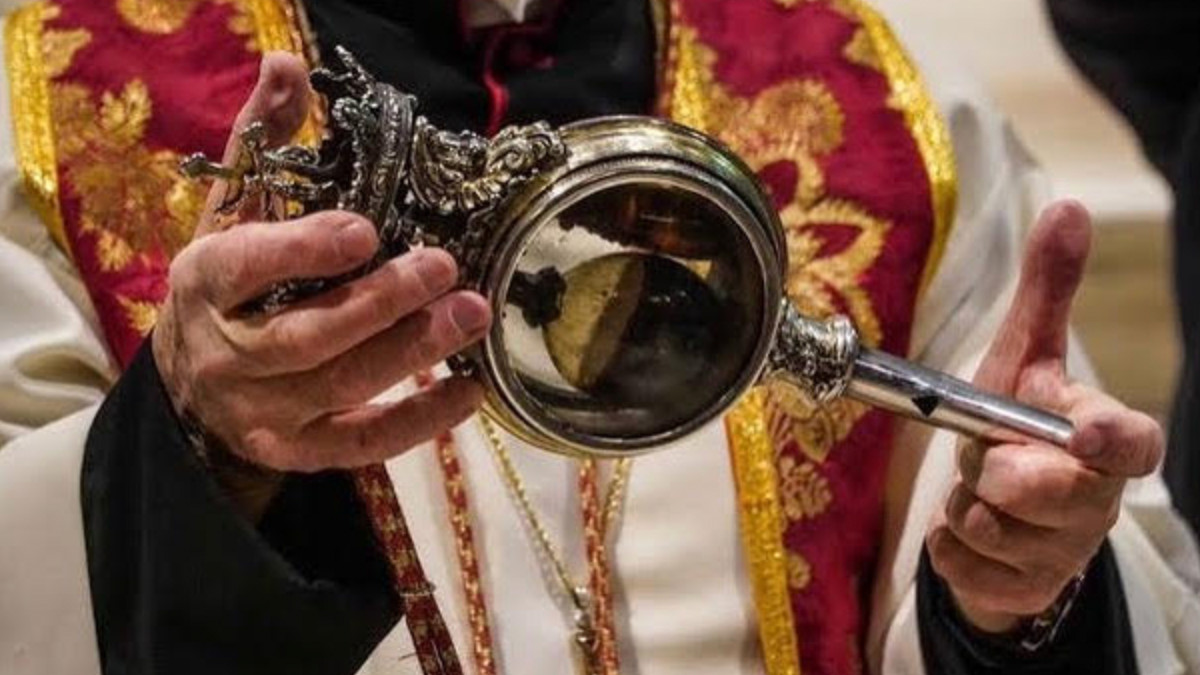san gennaro visto da dentro un inviato speciale francesco imperiali di francavilla della deputazione della cappella del tesoro di san gennaro sangue e lacrime il legame storico tra il santo e saturno da Ilfattoquotidiano.it san gennaro visto da dentro un inviato speciale francesco imperiali di francavilla della deputazione della cappella del tesoro di san gennaro sangue e lacrime il legame storico tra il santo e saturno