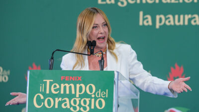 Copertina di Pontida, il pratone della Lega intitolato a Bossi. Zaia: “Il segretario c’è già, ma il Nord ha bisogno di risposte” | Diretta