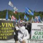 Copertina di Pontida, Salvini convoca il congresso straordinario dopo le critiche dei dissidenti del Nord. Romeo non esclude una guida alternativa per la Lega