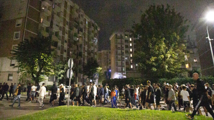 Botte agli stranieri, le ronde di Rozzano finiscono in Procura con l’aggravante dell’odio razziale