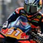 Copertina di MotoGp, in Austria arriva il primo trionfo di Acosta. Le Aprilia davanti a Marquez, che pasticcia e finisce 5° | Ordine d’arrivo e nuova classifica