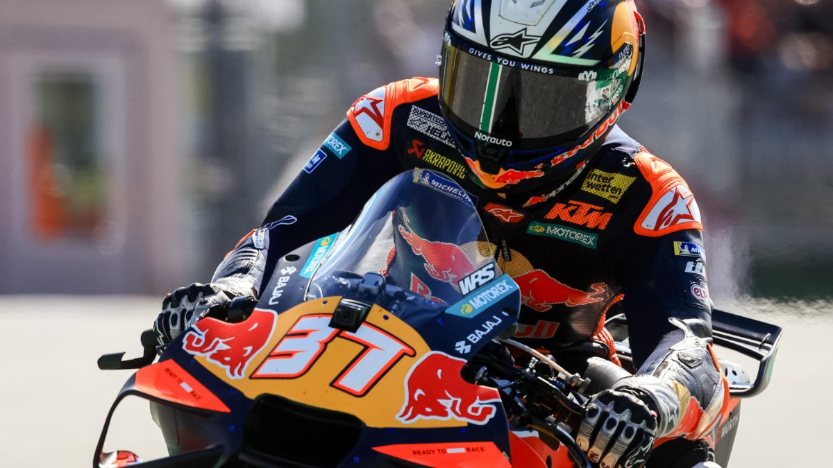 motogp in austria arriva il primo trionfo di acosta le aprilia davanti a marquez che pasticcia e finisce 5176 ordine d8217arrivo e nuova classifica da Ilfattoquotidiano.it motogp in austria arriva il primo trionfo di acosta le aprilia davanti a marquez che pasticcia e finisce 5176 ordine d8217arrivo e nuova classifica