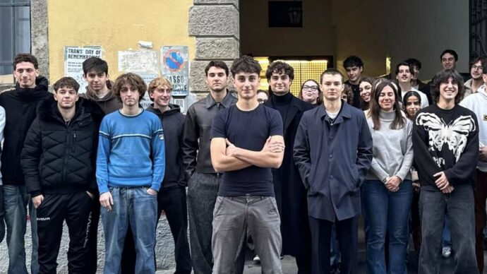 Prof accoltellata a Roma, un ragazzo su due favorevole al divieto social: “Sono dei vizi, come alcol e fumo. Sostituiscono legami umani”