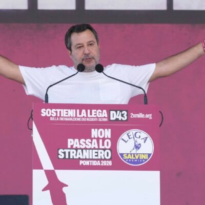 Copertina di Salvini sfida i padani e va  a congresso per blindarsi
