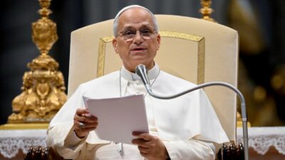 Copertina di Vaticano spa. Leone ora alza  i salari ma i conti sono in rosso