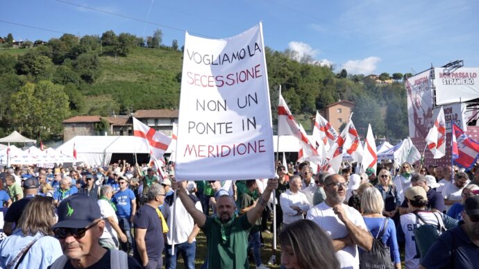 Copertina di Lega, Salvini lancia la sfida ai ribelli nordisti: “Congresso straordinario a ottobre. Poi basta polemiche”. “Questa sarà l’ultima Pontida per lui”: il video racconto del raduno leghista