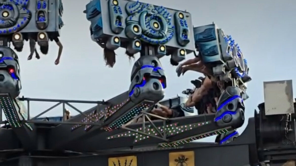 La giostra Predator si blocca all’improvviso: passeggeri sospesi a testa in giù per cinque minuti all’Oktoberfest
