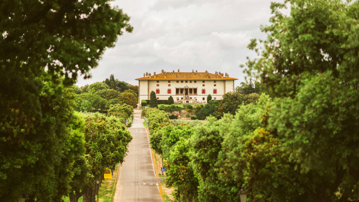 vendemmiare dormire in un8217antica stalla e scoprire la villa dei cento camini la nostra guida per un weekend d8217autunno ad artimino tra le colline della toscana da Ilfattoquotidiano.it vendemmiare dormire in un8217antica stalla e scoprire la villa dei cento camini la nostra guida per un weekend d8217autunno ad artimino tra le colline della toscana