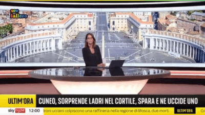 Copertina di Sky Tg24 manda in onda le immagini dell’Angelus di Papa Leone ma sotto si sente l’audio dei leghisti a Pontida: la clamorosa gaffe della regia in diretta