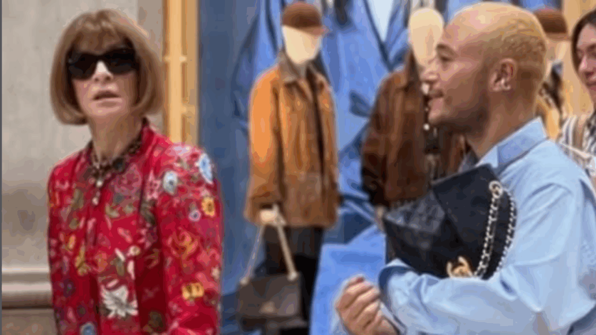 “Mi fa impazzire quando dicono: ‘Ho parlato con questa persona’, mentre in realtà hanno mandato un messaggio. Prendete il telefono! Cercate quella persona”: parla Anna Wintour