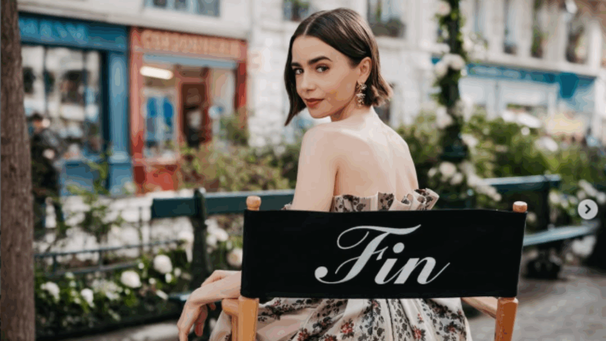 “E’ una sensazione surreale e agrodolce, ma soprattutto sono incredibilmente orgogliosa e grata di aver potuto essere lei”: Lily Collins dice addio a Emily in Paris