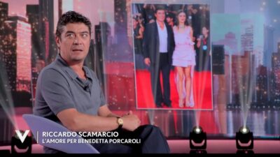 Copertina di “Sul red carpet di Venezia con Benedetta Porcaroli ero in imbarazzo. Io ‘suono indietro’, è una forma di pudore”: le confessioni di Riccardo Scamarcio a Verissimo
