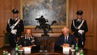 Copertina di Carabinieri, le gomme diventano sentinelle. Il Pirelli Cyber Tyre debutta a Roma