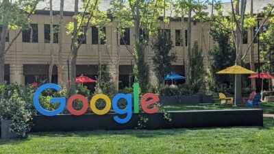 Copertina di Multa a Google da 403 milioni, l’Autorità europea: “Gestione impropria dei dati di localizzazione degli utenti”