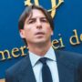 Copertina di Missione Onorato: Conte vuole salvarlo, ma gli servono tre deputati e un simbolo
