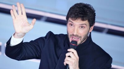 Copertina di “Sanremo 2027”, 24 i big in gara. Obiettivo: a letto a un’ora umana