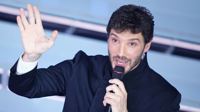 “Sanremo 2027”, 24 i big in gara Obiettivo: a letto a un’ora umana